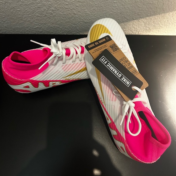 New women’s soccer cleats Zoom Superfly - Picture 2 of 4